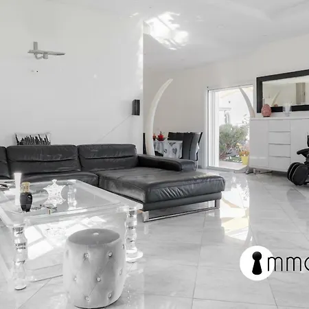Luxury With Swimming Pool Saint-Laurent-du-Var