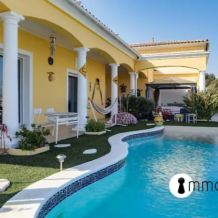Luxury With Swimming Pool